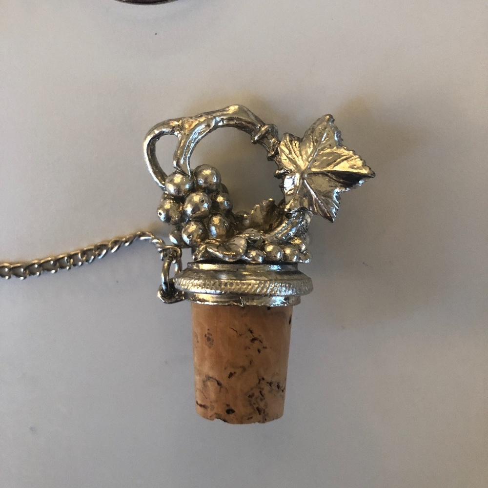 Wine stopper with grapevine - NEW